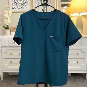 Catarina™ One-Pocket Scrub Top